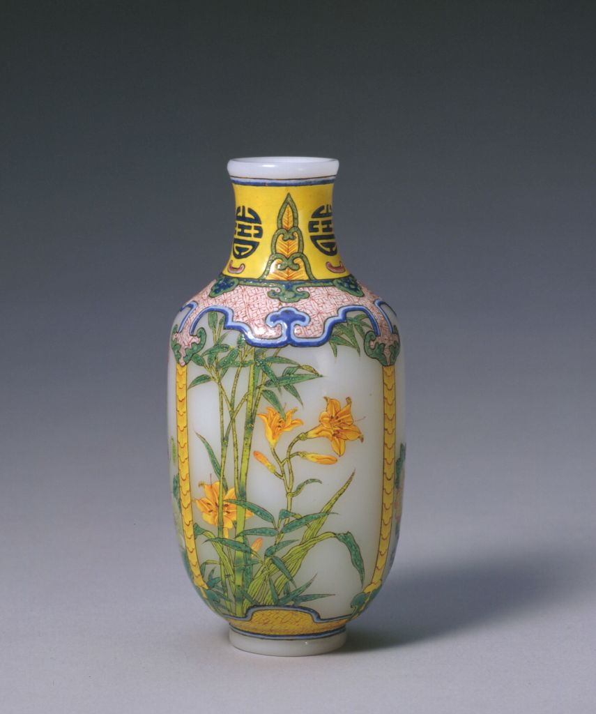 图片[2]-Qianlong style glass embryo painting enamel flower pattern bottle-China Archive